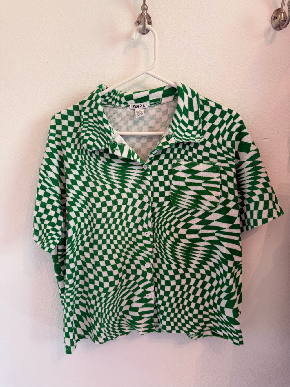 rue21 Green and White Optical Check Short Sleeve Button-Up Shirt